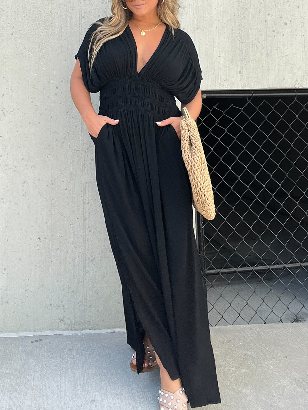Schwarzes langes Kleid mit gebrochenem Herzen