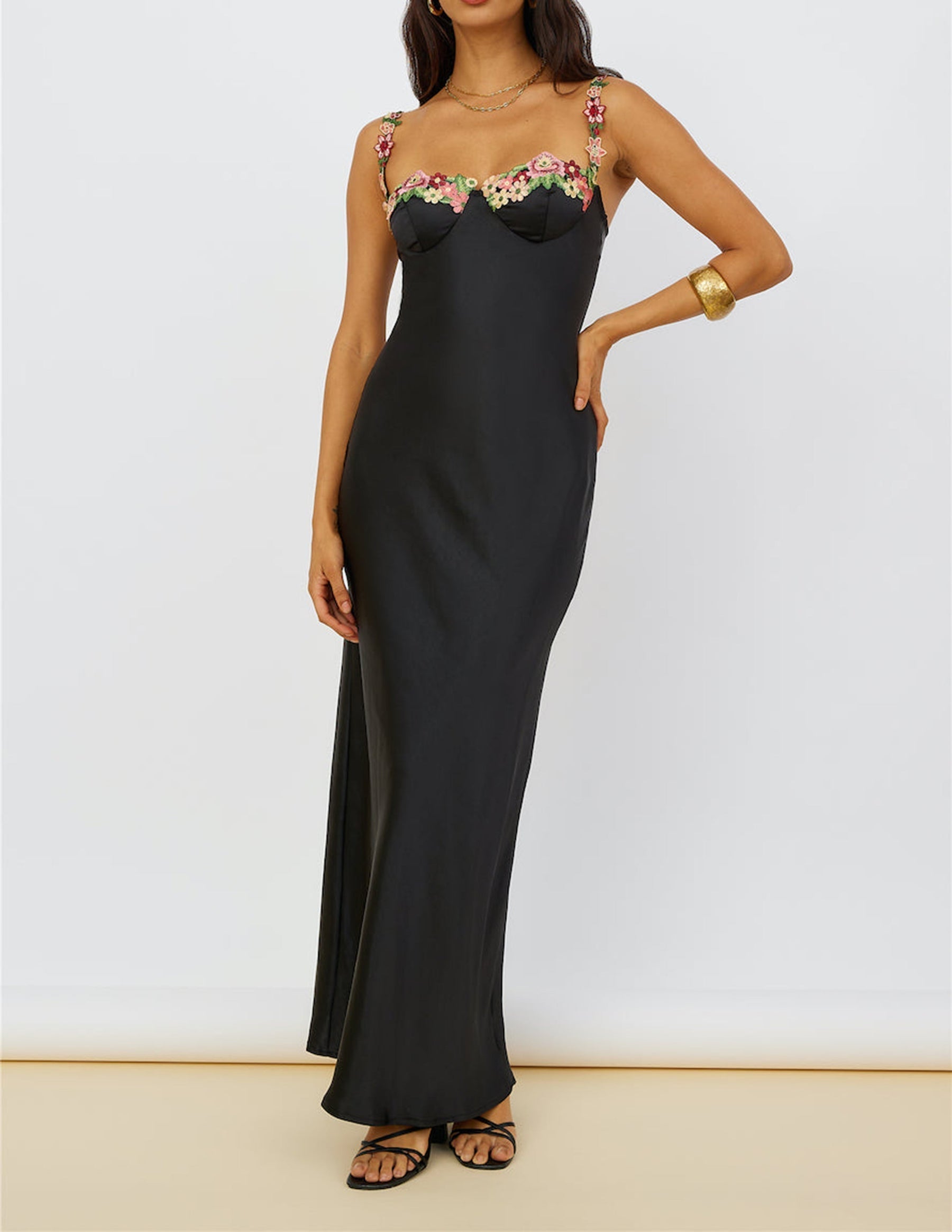 Langes Kleid mit Blumenstickerei Magnetic Forces Schwarz