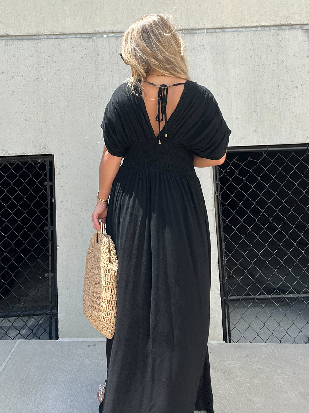 Schwarzes langes Kleid mit gebrochenem Herzen
