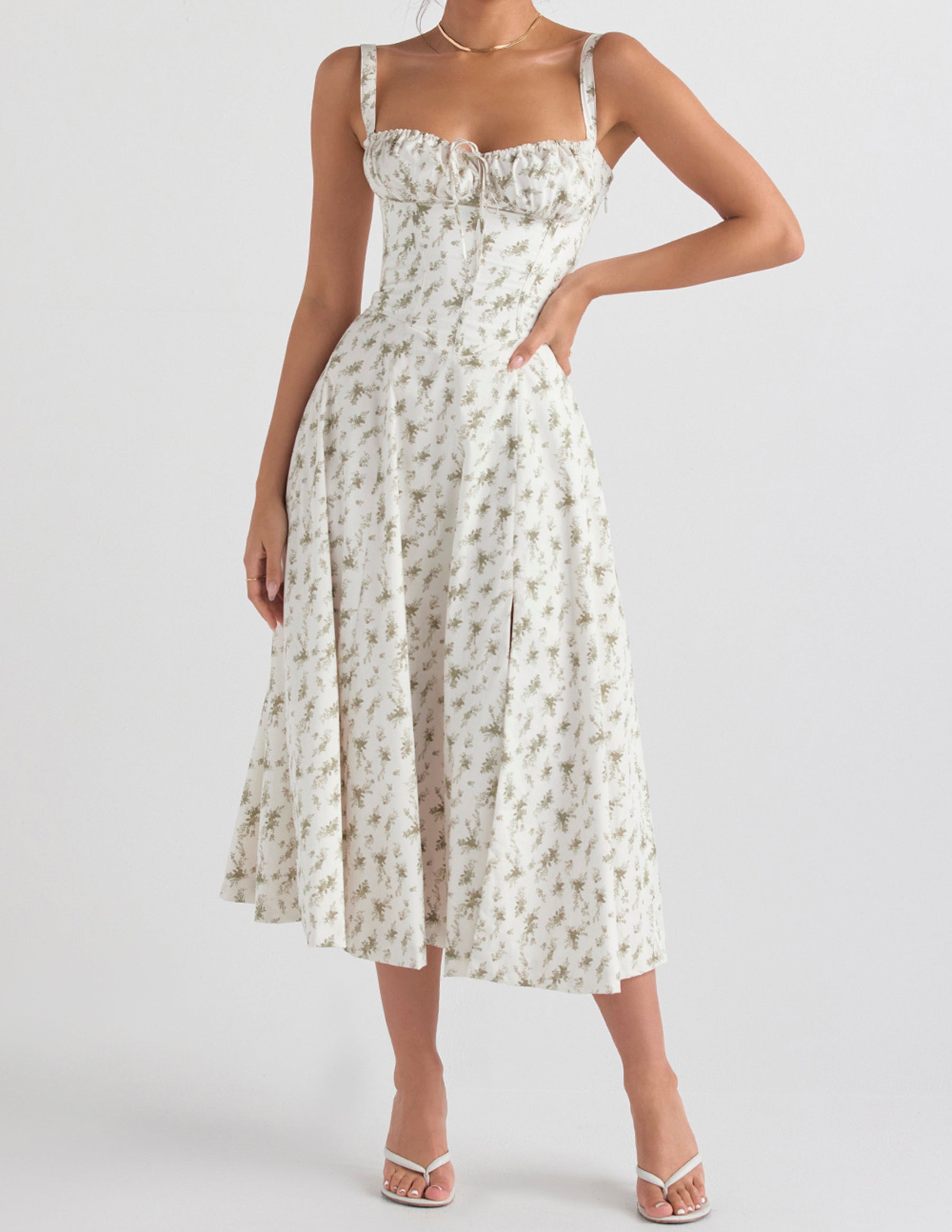 Babydoll-Kleid mit Fischgrätenmuster und Rosendruck