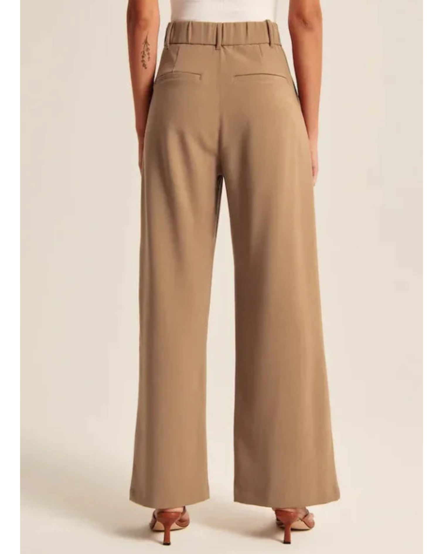 Elegante und formende T-Curve-Hose™