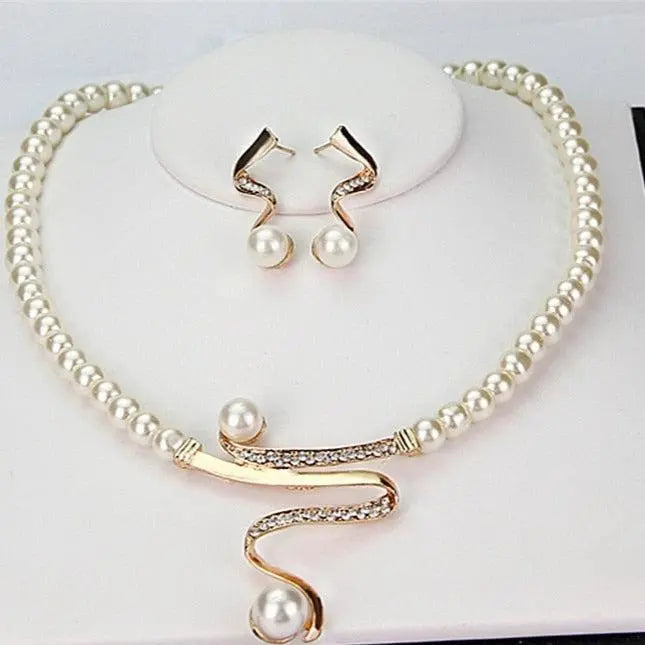 Mila | Pearl Jewelry Set with Elegant Appearance for Timeless Occasions