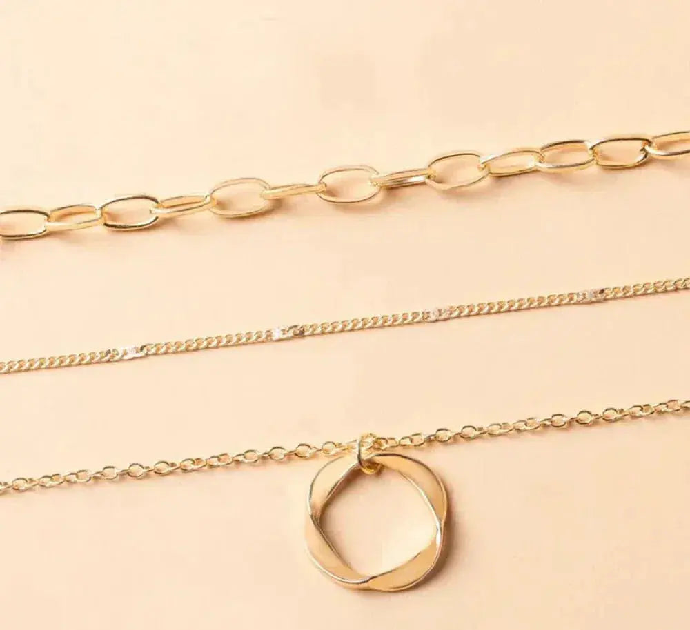 Classic layered gold chain with pendant