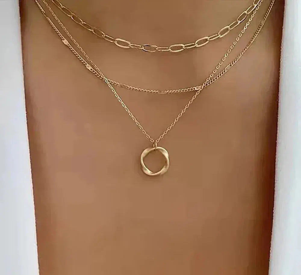 Classic layered gold chain with pendant