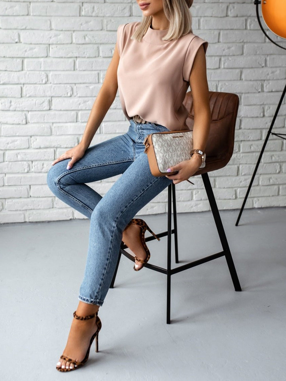 Bluse mit kurzen Ärmeln und Stehkragen