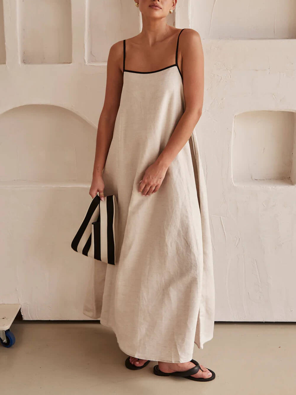 Kleid mit kontrastierenden Trägern im klassischen Urlaubsstil