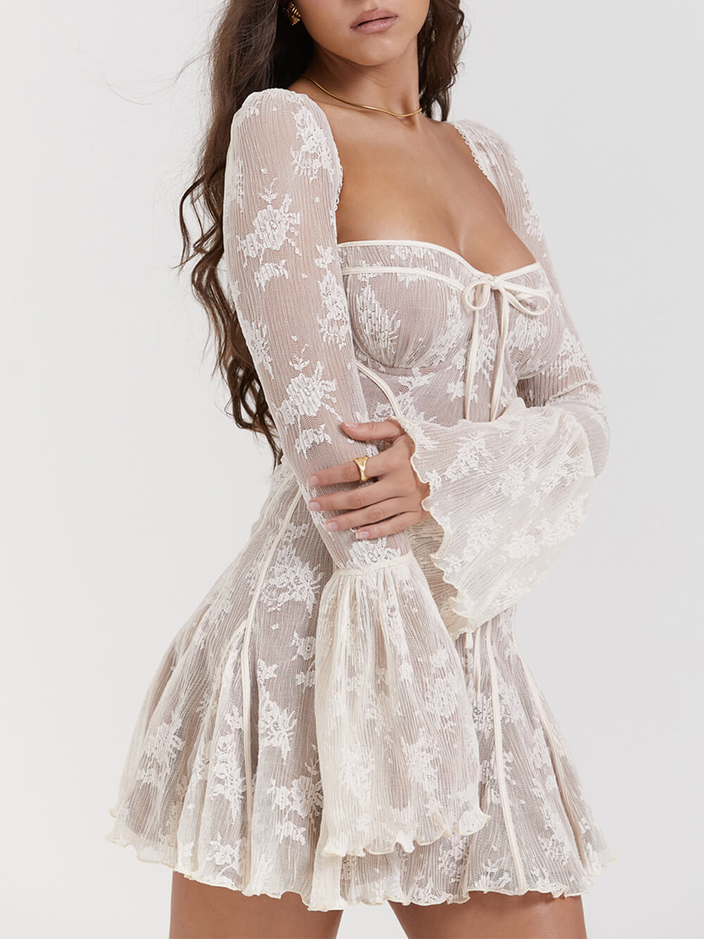 korsagenkleid aus cremefarbener spitze vintage