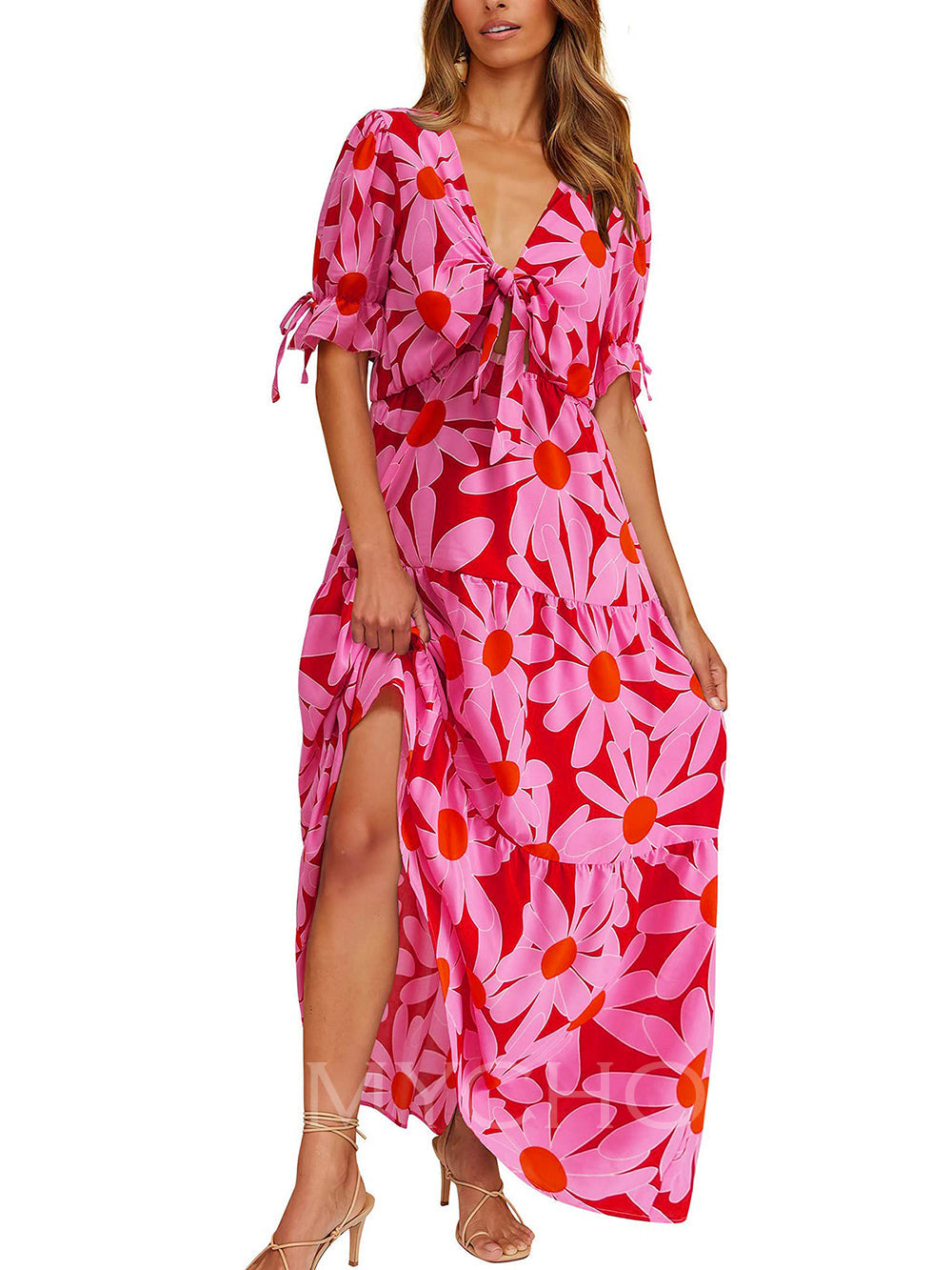Blumiges Strandkleid mit kurzen Ärmeln