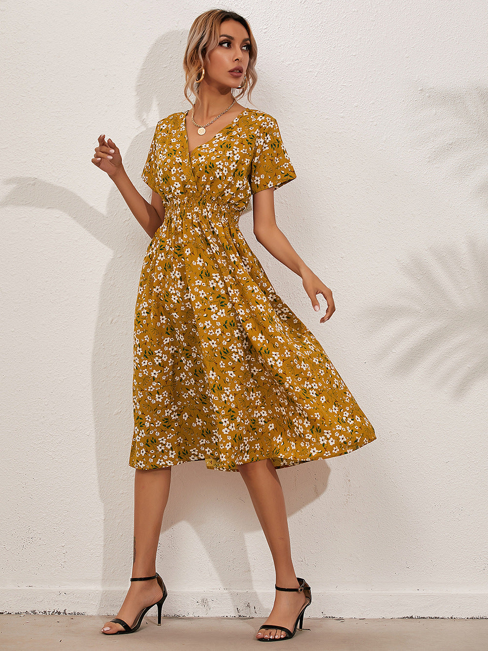 Modisches, lässiges, kurzärmeliges Minikleid mit Blumenmuster