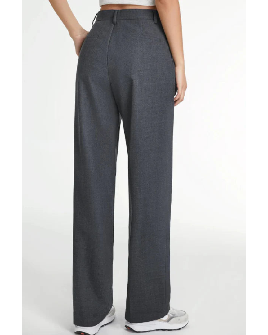Elegante und formende T-Curve-Hose™