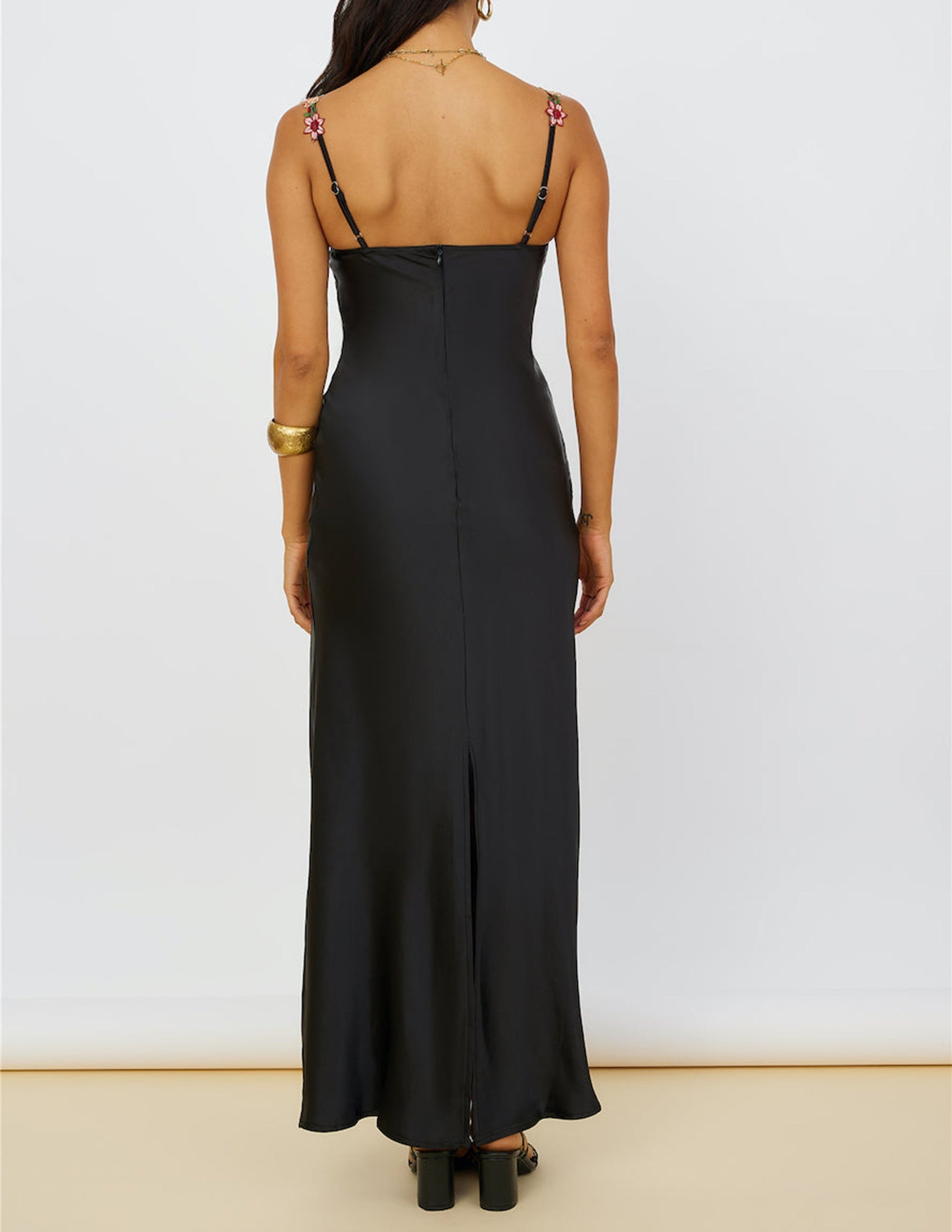Langes Kleid mit Blumenstickerei Magnetic Forces Schwarz